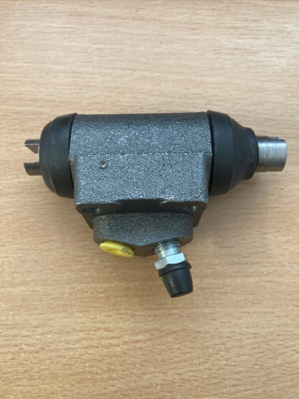 Rear Wheel Cylinder - Cortina